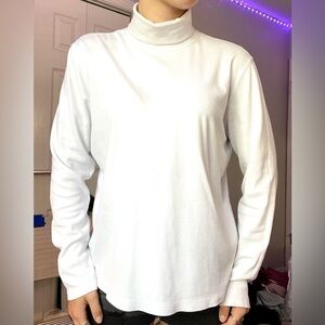 White turtleneck. Size: Medium